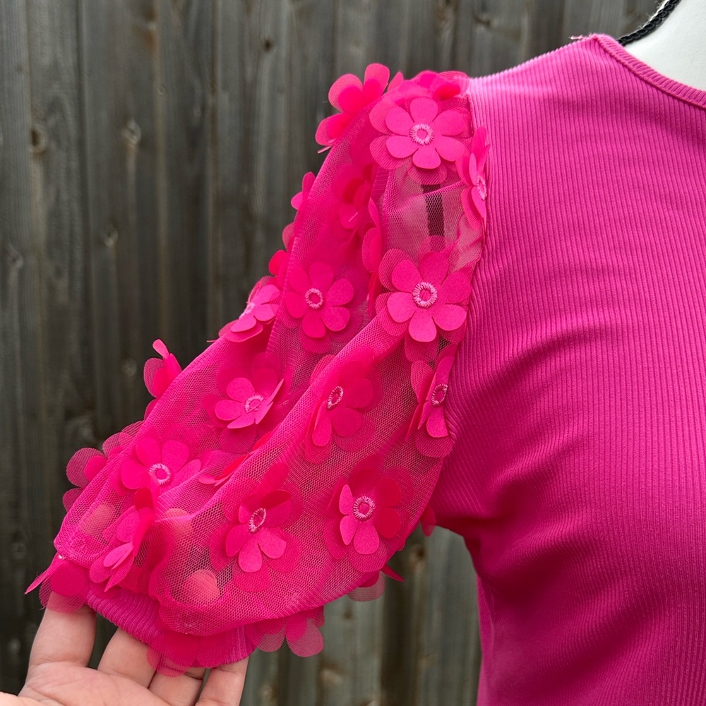 Vibrant Pink Floral Sleeve Women's Tee EUC - Picture 3 of 7